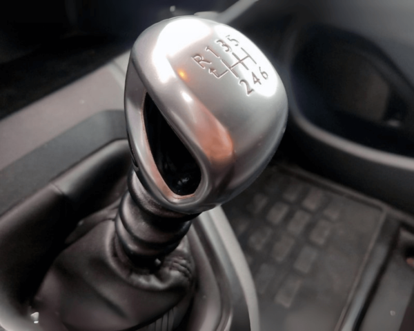 Cambio manual de seis velocidades en Peugeot Expert Pro 150 Long, control y eficiencia