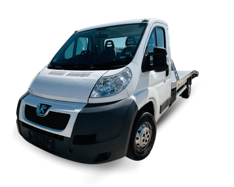 Peugeot Boxer con plataforma portavehículos de segunda mano en Zaragoza, ideal para transporte profesional y asistencia en carretera.