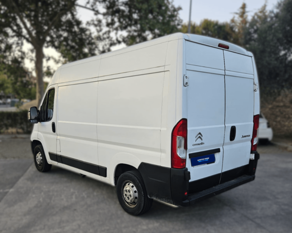 Vista lateral izquierda de la Citroën Jumper L3 con carrocería larga