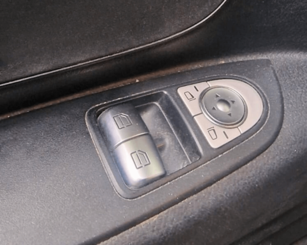 Furgoneta Mercedes-Benz Vito 110 accesorios en Zaragoza