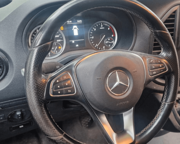 Volante multifunción de Mercedes-Benz Vito 110 CDi