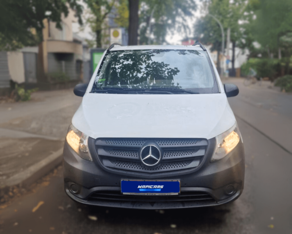 Furgoneta Mercedes-Benz Vito 110 vista frontal en Zaragoza