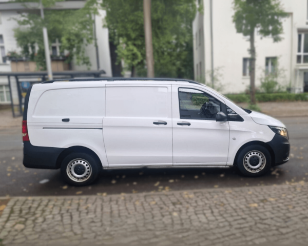 Furgoneta Mercedes Vito 110 CDi aparcada en Mapicars Zaragoza