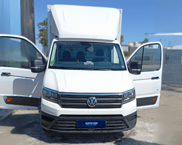 Frontal de la Volkswagen Crafter Furgón 2.0 TDI 140CV 2020 en color blanco
