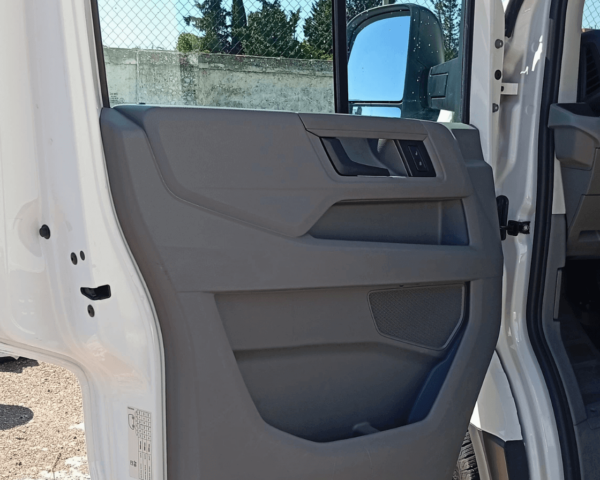 Puerta trasera de la Crafter Caja Cerrada 2020 con amplio acceso de carga